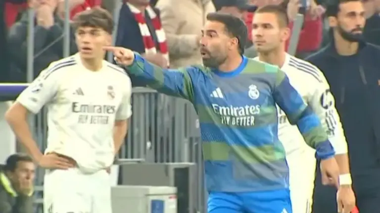Dani Carvajal Protes Keras Wasit Slavko Vincic Setelah Kartu Merah Eduardo Camavinga