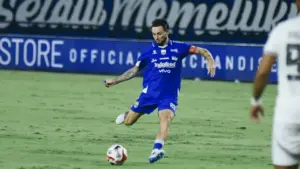 Klasemen Liga 1 Terbaru: Ditahan Imbang Arema FC, Posisi Persib Bandung Rawan Tergusur Borneo FC