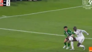 Kontroversi Laga Real Betis vs Real Madrid: Pelanggaran Antony pada Mendy Luput dari VAR