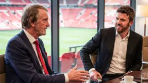 Pertemuan Michael Carrick dan Sir Jim Ratcliffe: Diduga Diskusikan Posisi Pelatih Permanen Manchester United