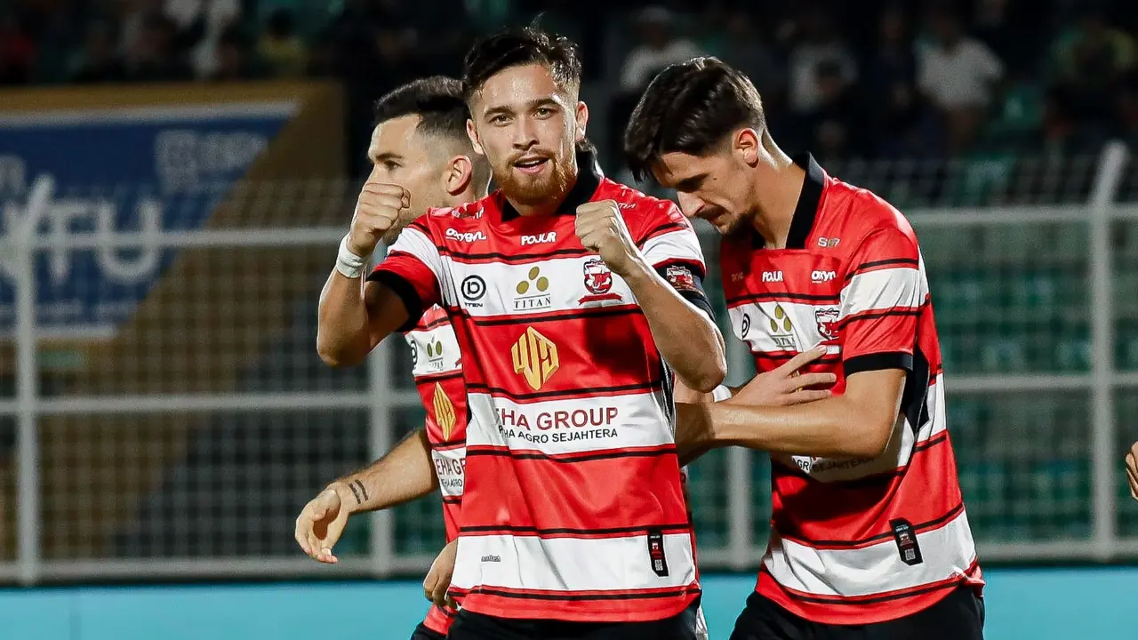 Bhayangkara Fc Tertinggal 0 1 Dari Madura United Di Babak Pertama Liga Super Indonesia
