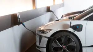Fast Charging Mobil Listrik Disebut Bikin Baterai Cepat Rusak, Mitos atau Fakta?