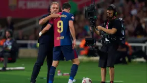 Hansi Flick Akui Barcelona Akan Kesulitan Cari Pengganti Robert Lewandowski di Lini Depan