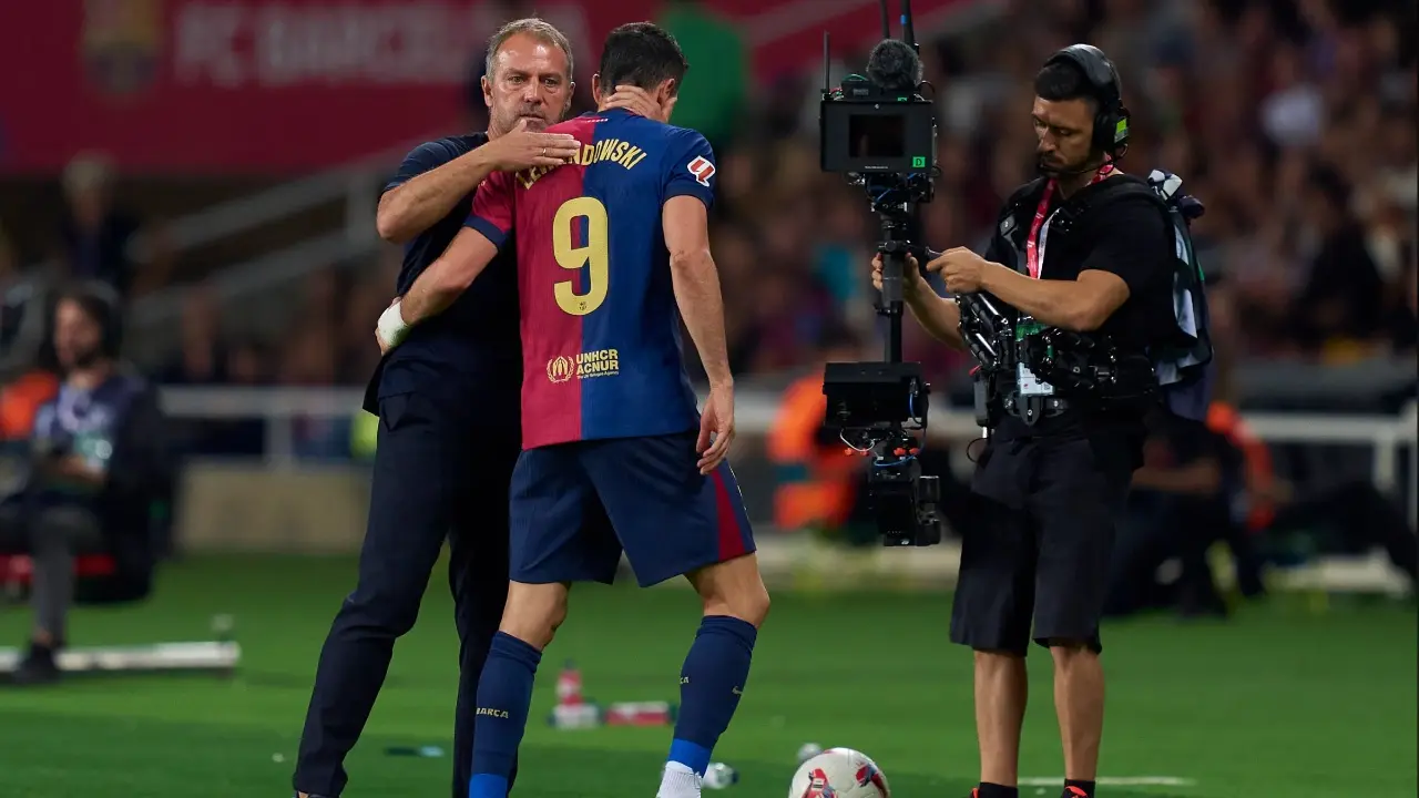Hansi Flick Akui Barcelona Akan Kesulitan Cari Pengganti Robert Lewandowski di Lini Depan