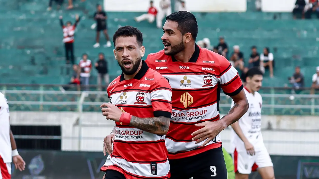 Klasemen Terbaru Liga Super Indonesia Madura United Menjauh Dari Zona Degradasi Usai Menang 2 0 Atas Bali United Di Kandang
