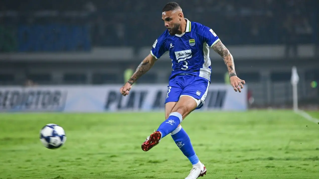 Layvin Kurzawa Dipastikan Menutup Liga Super Indonesia Musim 2025/2026 Lebih Cepat Setelah Mengalami Cedera Hamstring