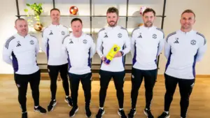 Manchester United Tidak Ubah Staf Pelatih, Steve Holland Hingga Jonny Evans Tetap Bertahan Sebagai Bagian dari Staf Michael Carrick