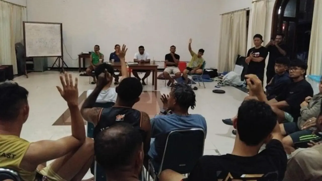 Psbs Biak Dilanda Krisis Pemain Ancam Mogok Saat Hadapi Dewa United Fc Karena Gaji 4 Bulan Belum Dibayar