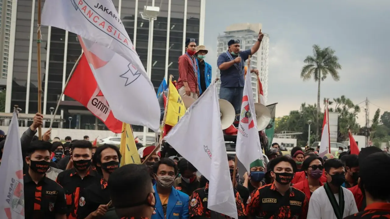 Ribuan Buruh Demo di Surabaya Hari Ini, Ini Jalan yang Harus Dihindari