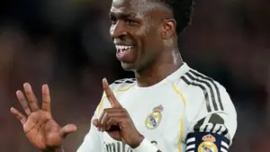 Vinicius Junior Balas Ejekan Suporter Barcelona dengan Gestur 15 Gelar UCL