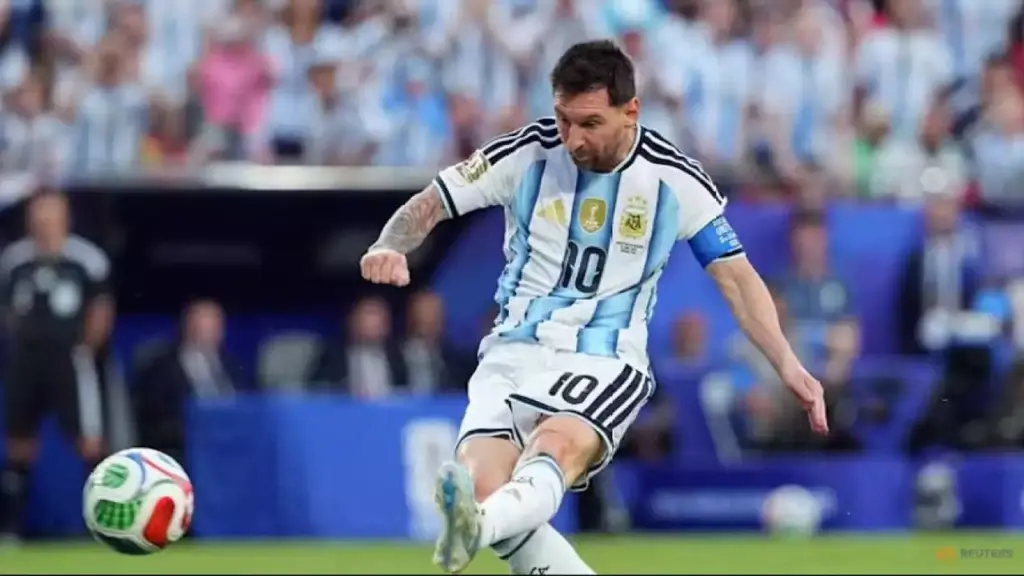 Kiper Austria Akui Idola Ronaldo, Tegaskan Siap Hadapi Messi di Piala Dunia