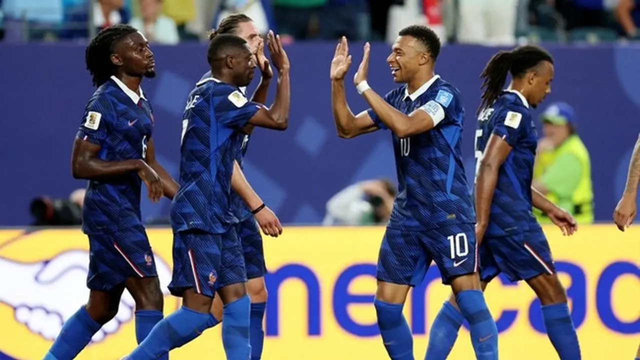 Prancis Menang 3-0 Atas Irak, Laga Tertunda Dua Jam Karena Badai Petir