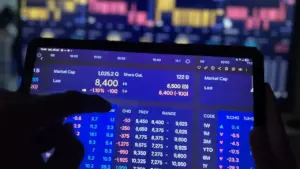 Maybank Sekuritas Sebut Penurunan IHSG dan Turunnya Nilai Transaksi Jadi ‘Alarm’