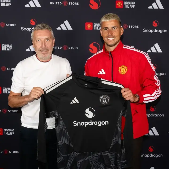Manchester United Resmi Rekrut Karl Darlow, Masa Depan Altay Bayindir di Old Trafford Terancam