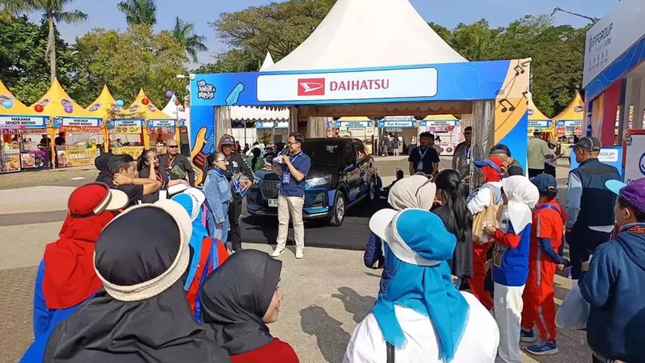 Daihatsu Pamer Rocky e-Smart Hybrid CBU Jepang di BTV Semesta Berpesta Bandung