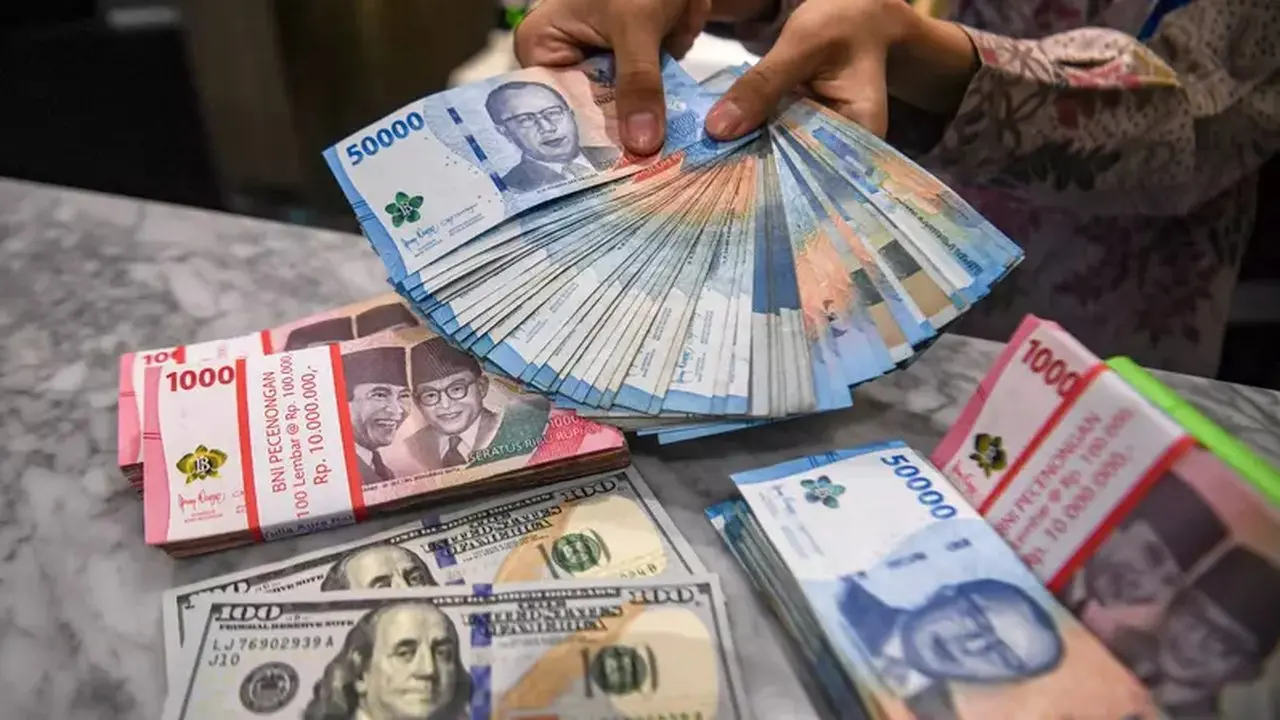 Rupiah Melemah 43 Poin, Sentimen Domestik dan Eksternal Tekan Pergerakan