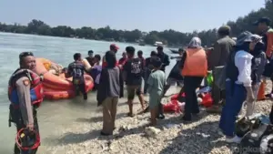 Dishub Evakuasi 150 Penumpang Setelah KM Makmur Jaya Mati Mesin di Perairan Pulau Pari