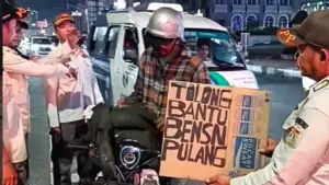 Satpol PP Evakuasi Pria Pengemis Modus Bensin Habis ke Panti Sosial