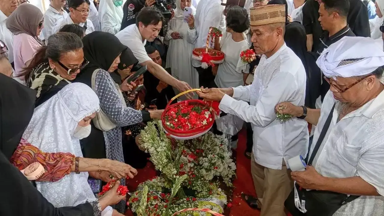 Keluarga Rachmat Gobel Sampaikan Terima Kasih Saat Jenazah Dibawa ke TMP Kalibata