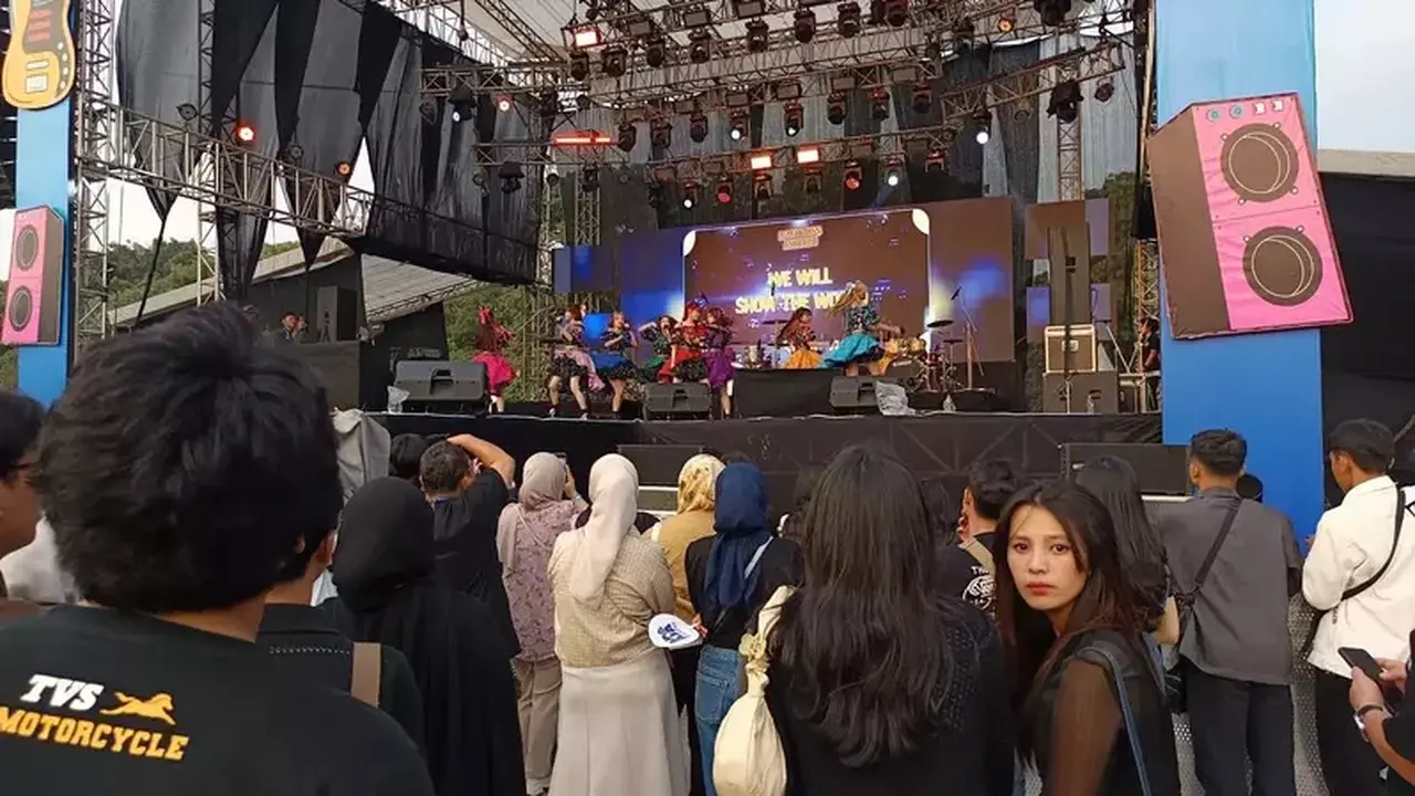 LEMON Bawa Energi J-Pop Saat BTV Semesta Berpesta Bandung 2026