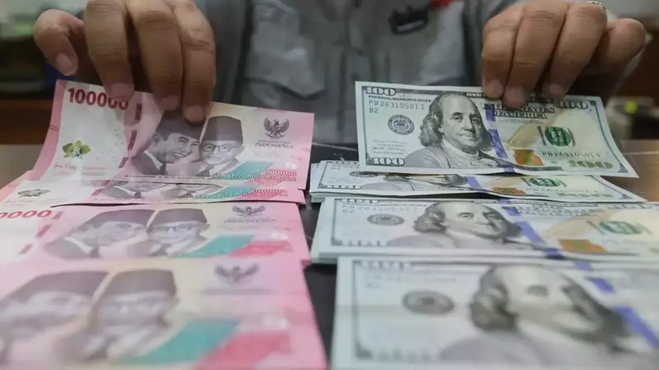Pakar Sebut Rupiah Berpeluang Melemah Karena Lonjakan Utang Luar Negeri dan Risiko Eksternal
