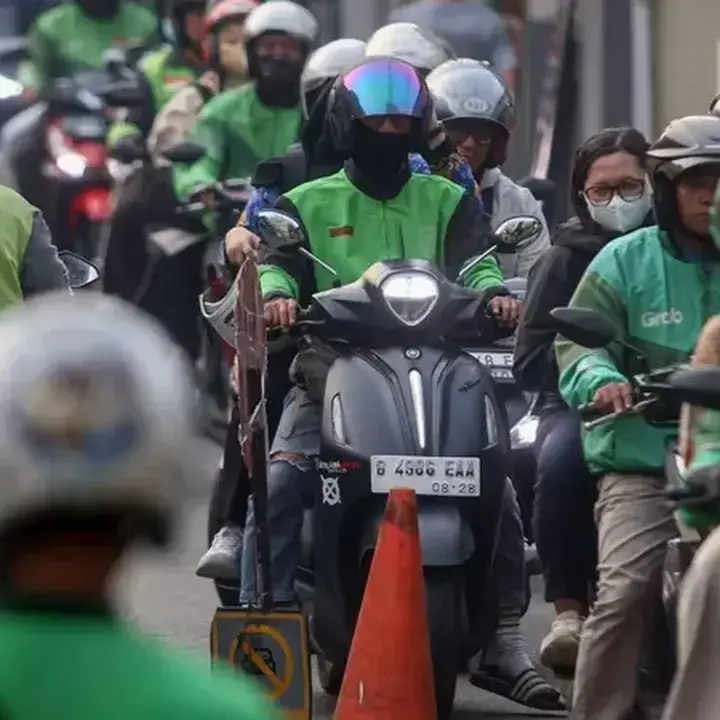Pemerintah Genjot Perpres Angkutan Online, Atur Komisi 8% dan Status Pengemudi