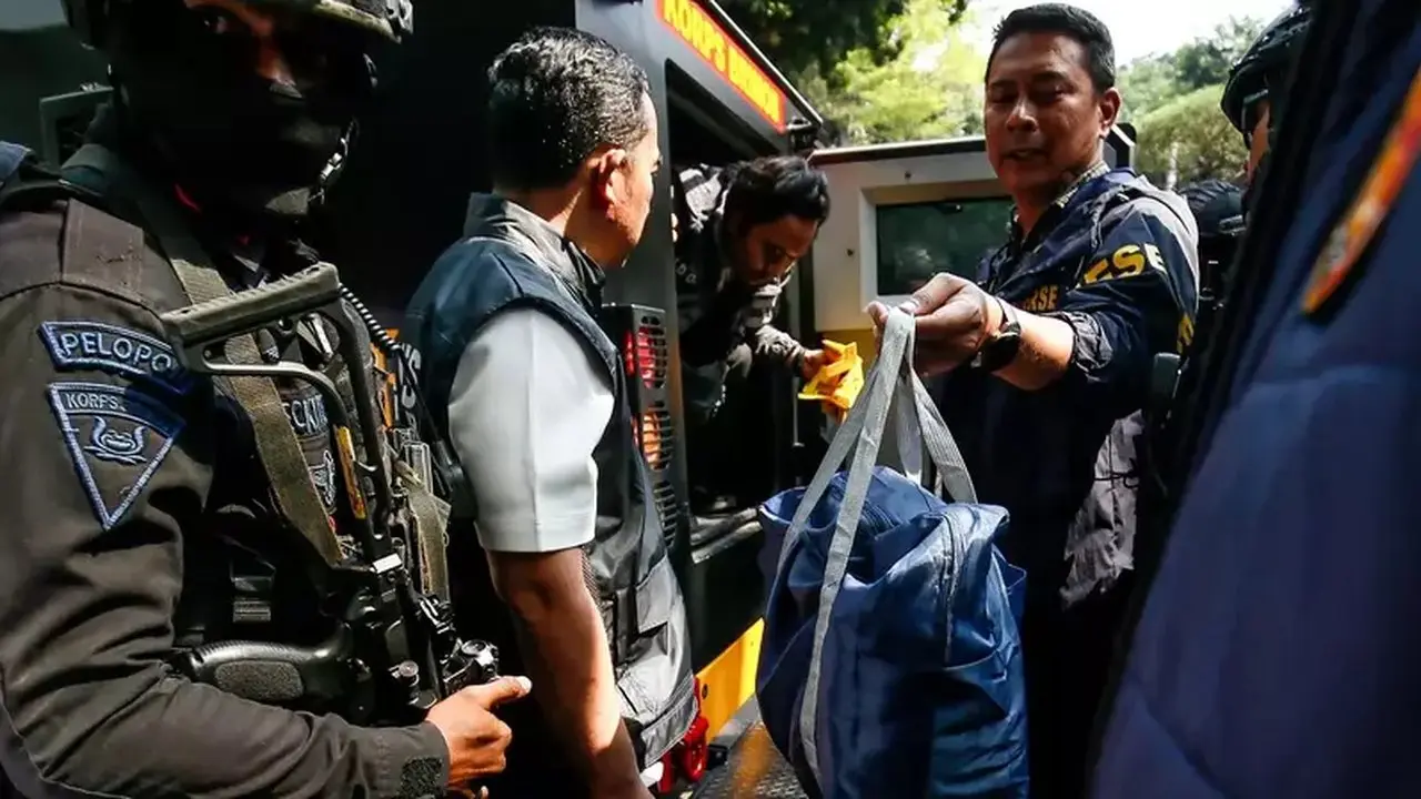 Polri Limpahkan Tiga Perkara Eks Jampidsus Febrie ke Kejaksaan Agung