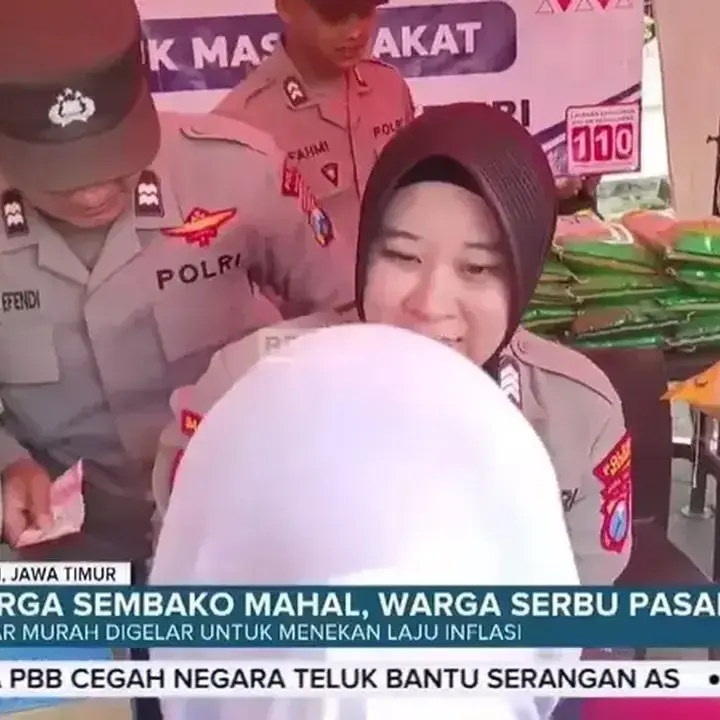Ratusan Warga Antre di Pasar Murah Kediri untuk Beras 5 Kg Rp50.000