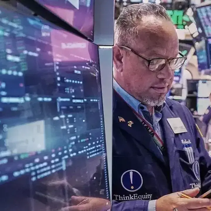 Saham Wall Street Tumbang Akibat Persaingan AI China dan Eskalasi AS-Iran