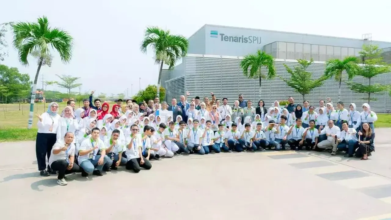 Tenaris Salurkan Beasiswa dan Perbaikan Sekolah di Cilegon dan Batam
