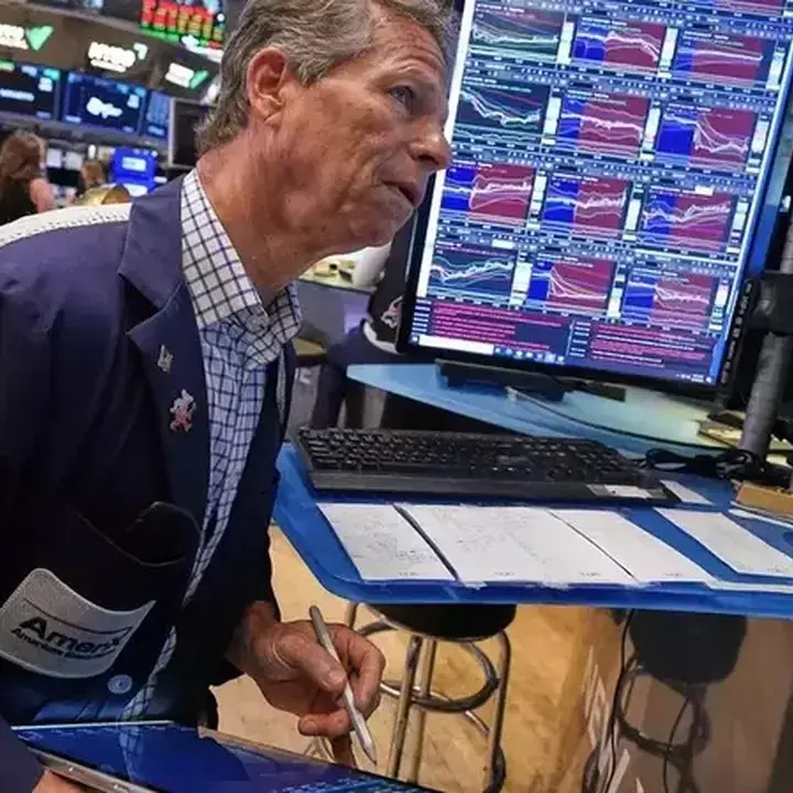 Wall Street Menguat Setelah Data Inflasi AS Turun, Saham Semikonduktor Rebound